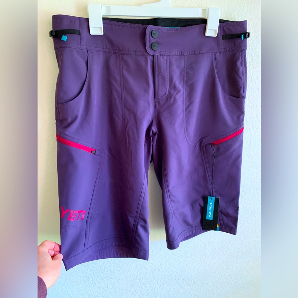 Yeti Cycles Women’s Norrie Shorts MERLOT Size Large **New With Tags**